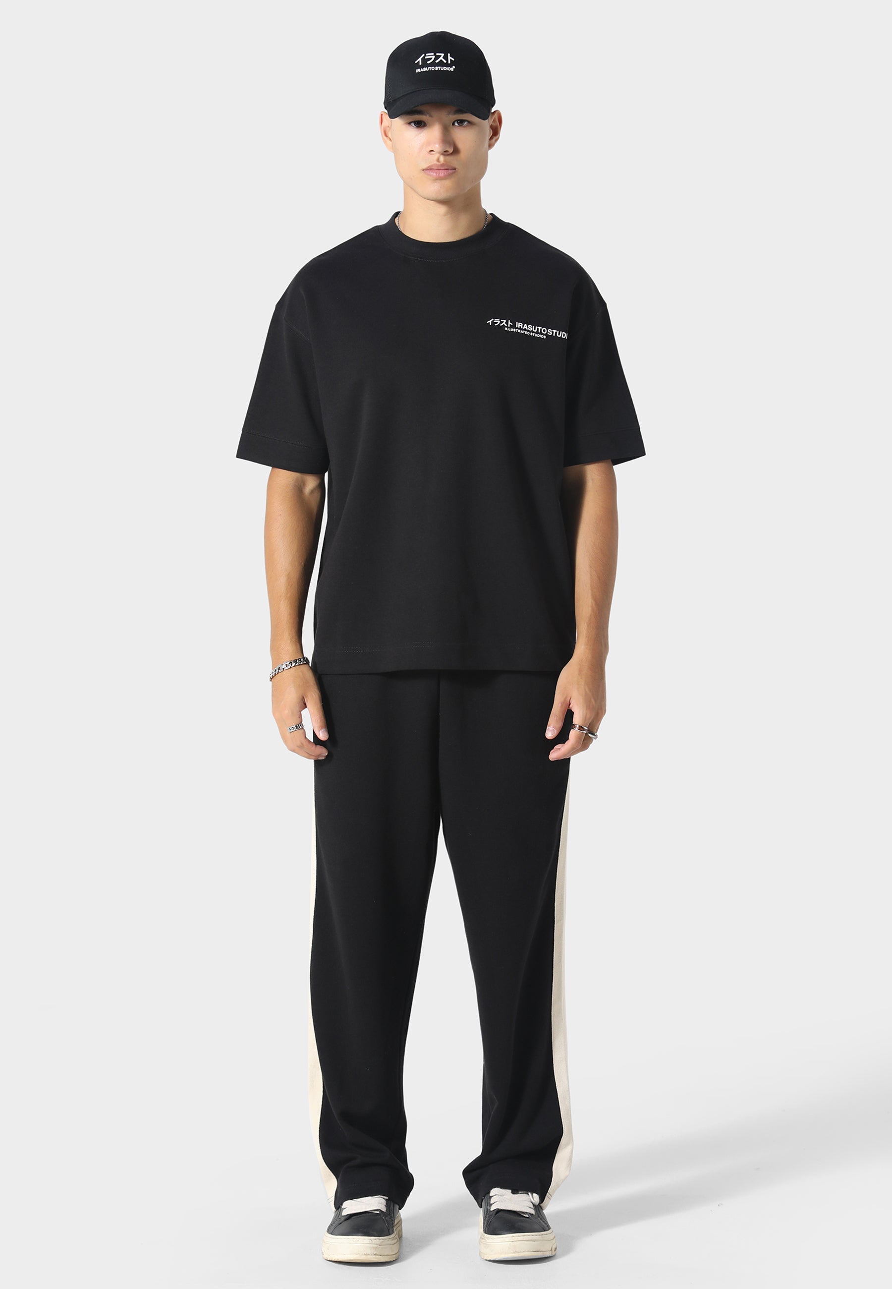 Saraisu Black T-Shirt