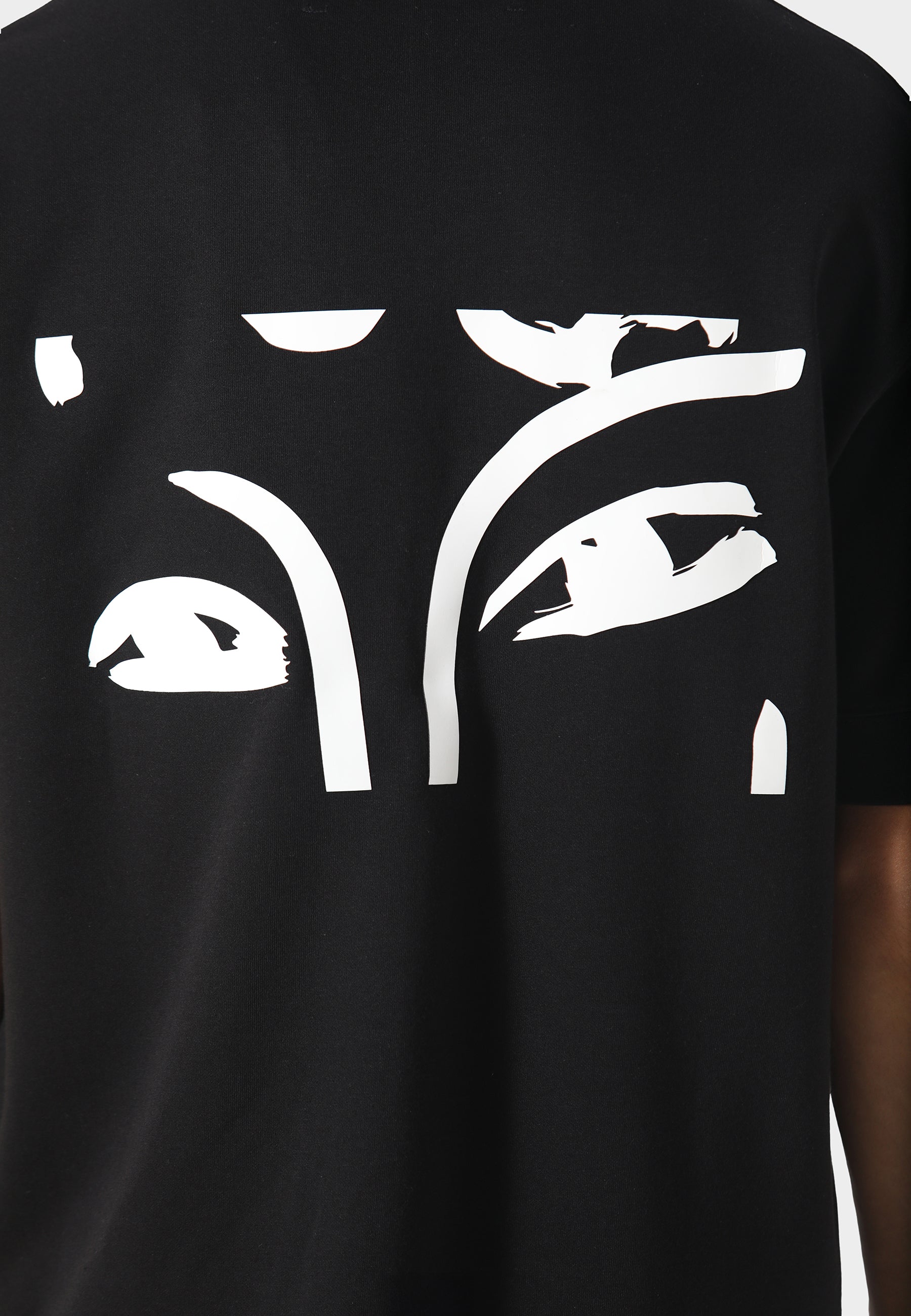 Saraisu Black T-Shirt
