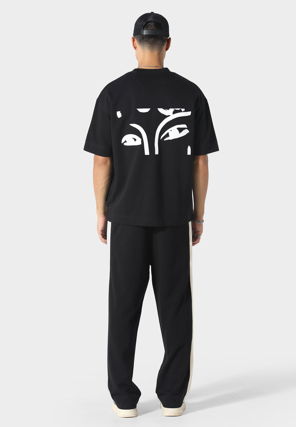 Saraisu Black T-Shirt