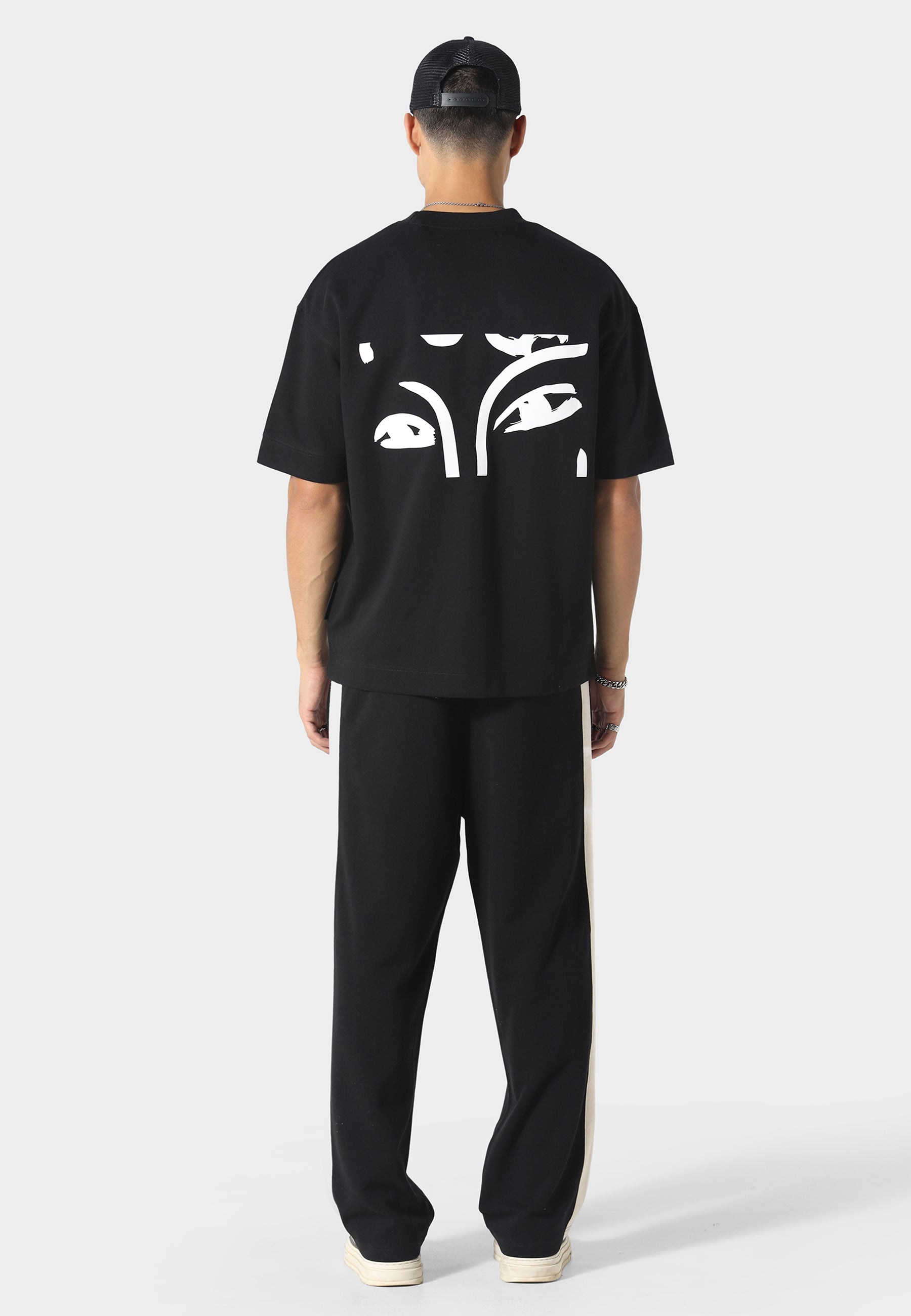 Saraisu Black T-Shirt